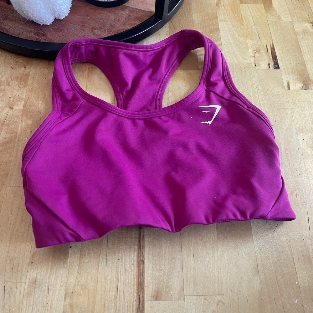 Gymshark Sports Bra Womens Size Medium Magenta Support Racerback Scoop Neck